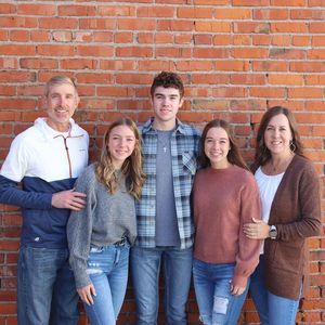 Meet your Posher, Joni